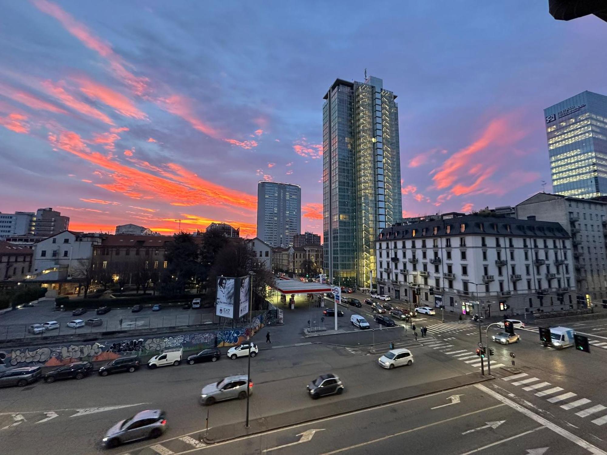 Ourjoy & Skyjoy Condo Units - Via M Gioia, 47 - Strong Wifi, 1 Private Parking, Central Station, Milan — Photos 1
